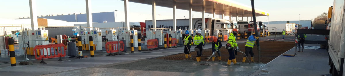 Bouwen van een piste bij een tankstation.