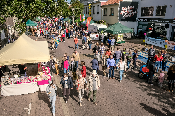 Het is altijd gezellig druk op de Bredabaan tijdens de jaarlijkse dorpsdag in Wuustwezel.
